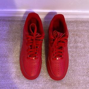 Size 9 men’s Triple Red AF1